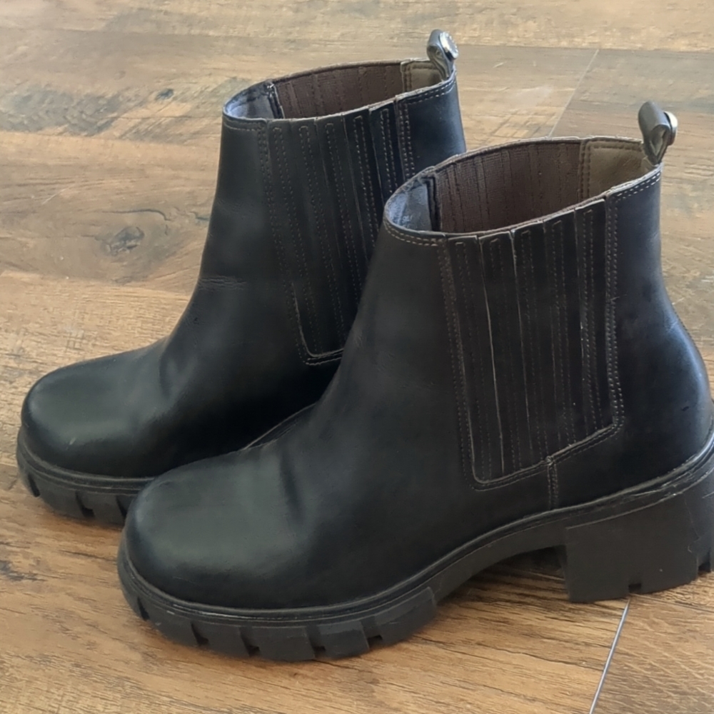 Steve madden brown boot size 9